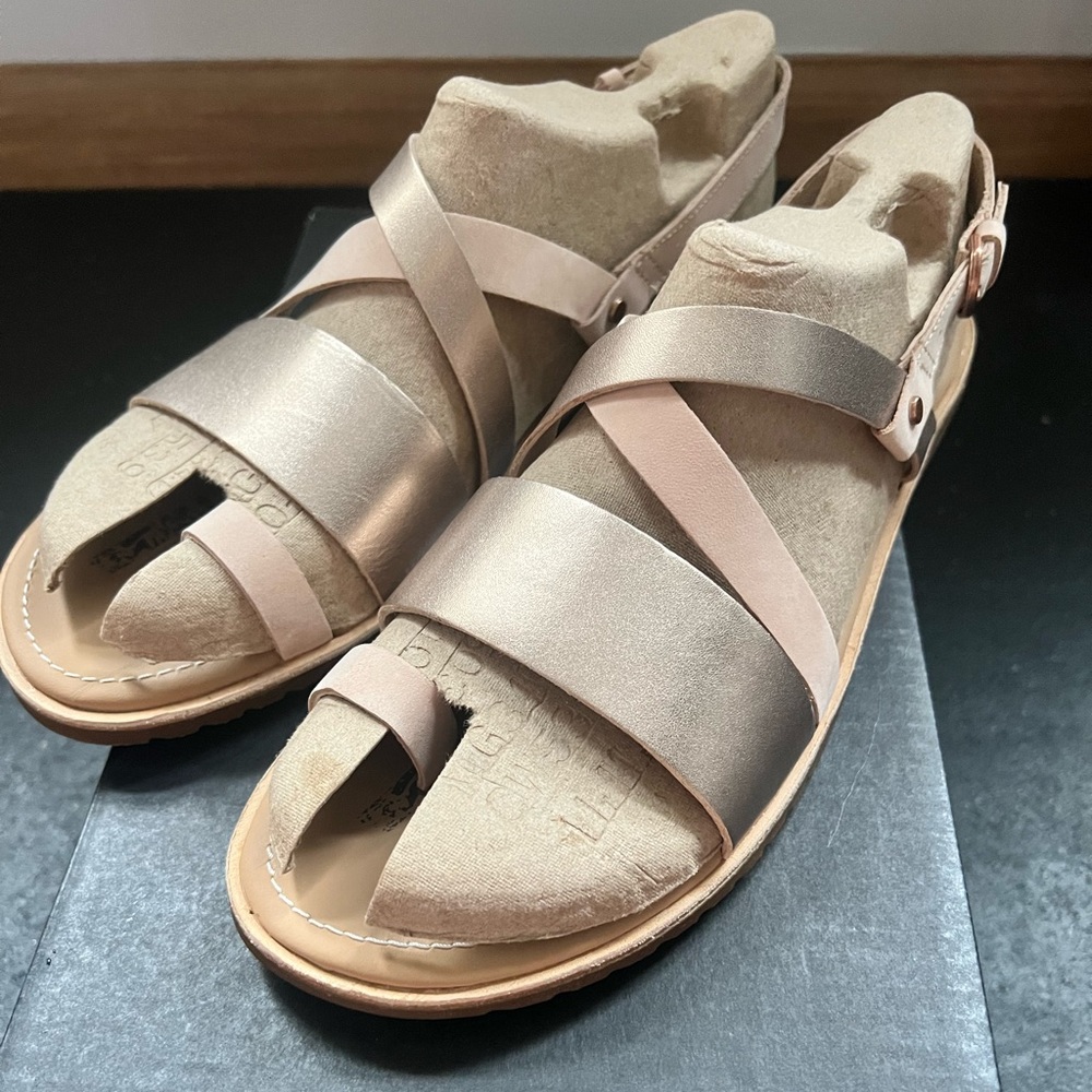 Sorel Sandals Like New Size 11